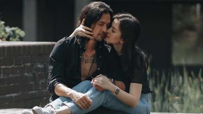 Potret Mesra Kimberly Ryder dan Edward Akbar (instagram/@kimbrlyryder)