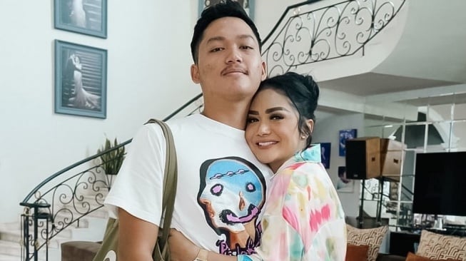 Azriel Hermansyah dan Kris Dayanti. (Instagram/azriel_hermansyah)