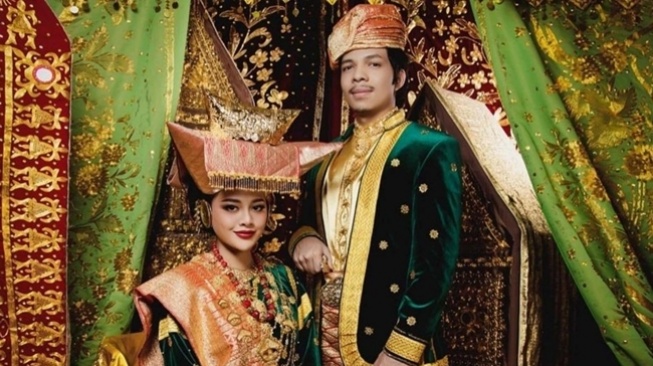 Prewedding Artis Tema Minang (instagram/@attahalilintar)