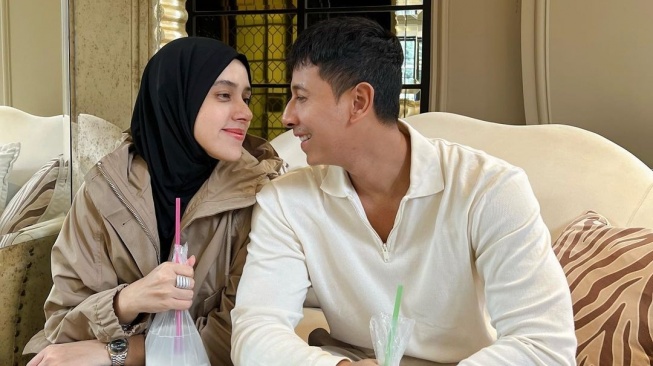 Sonny Septian Dilarikan ke Rumah Sakit, Fairuz A Rafiq Cemas Suaminya Terbaring Lemas