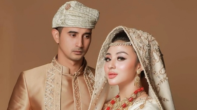 9 Potret Adu Gaya Pasangan Artis Prewedding Pakai Adat Minang, Terbaru Aaliyah-Thariq