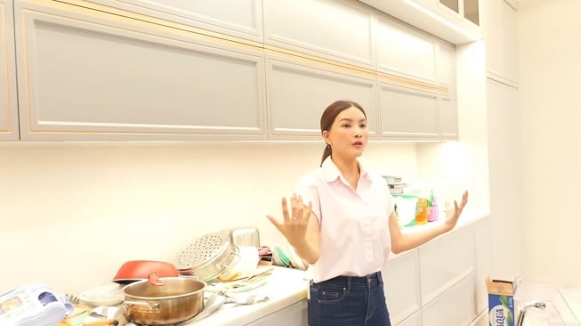 Potret Sarwendah Room Tour Rumah Baru (YouTube/Sarwendah Official)