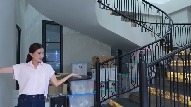 Potret Sarwendah Room Tour Rumah Baru (YouTube/Sarwendah Official)