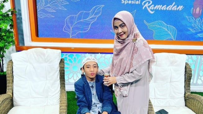 Potret kebersamaan Naja Hudia Hafiz Quran Indonesia bersama sang ibu Dahlia Andayani (Instagram/naja_hudia09)