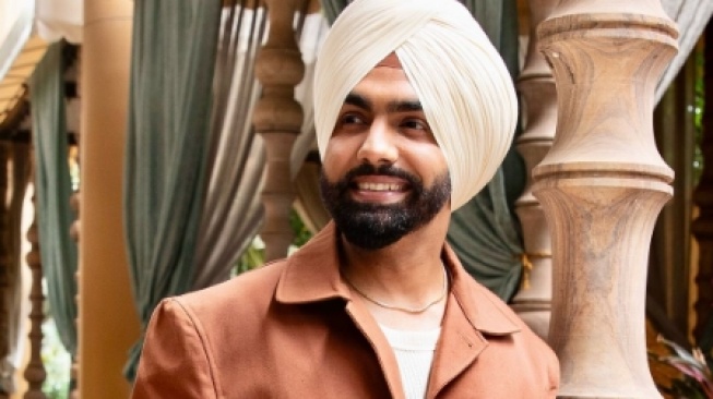 4 Film Komedi Romantis India yang Dibintangi Ammy Virk, Terbaru Bad Newz