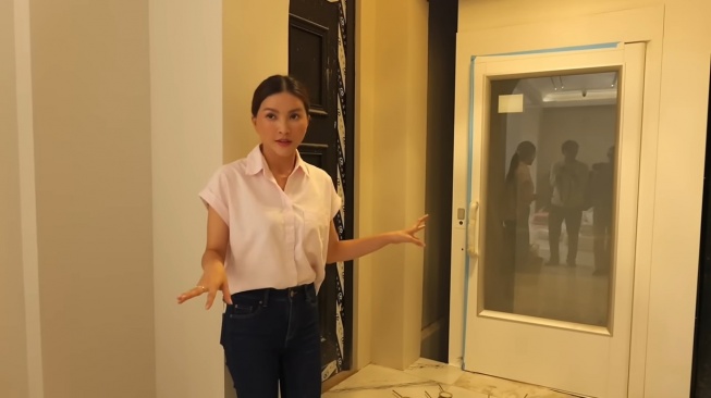 Potret Sarwendah Room Tour Rumah Baru (YouTube/Sarwendah Official)