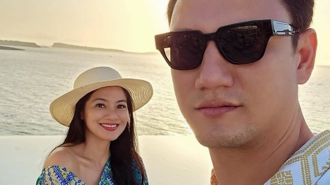 Potret Mesra Titi Kamal dan Christian Sugiono. (titi_kamall)