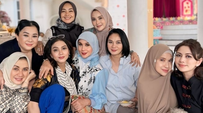 Potret Reuni Artis Lawas 90an (instagram/@marinizumarnisreal)