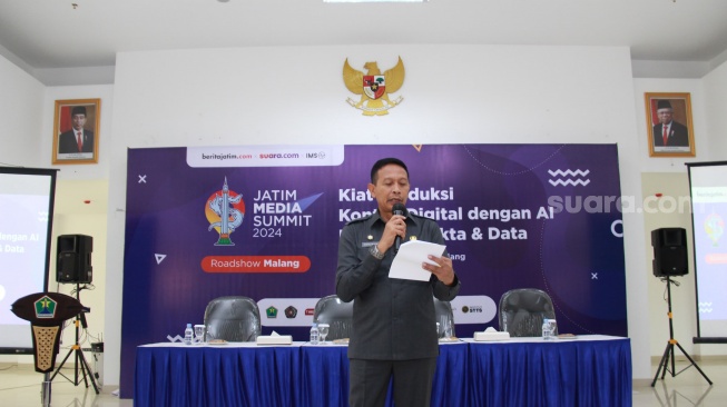  Pj Wali Kota Malang Wahyu Hidayat saat acara Roadshow Jatim Media Summit 2024 di Mini Block Office, Kota Malang, Jawa Timur, Rabu (17/7/2024). [Foto Dok. Suara.com]