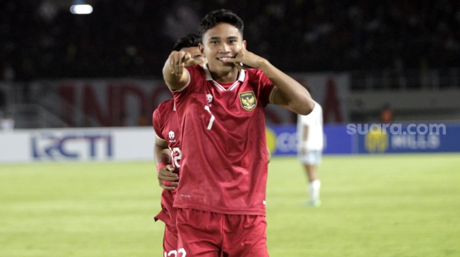 Marselino Ferdinan berselebrasi usai Timnas Indonesia U-23 mencetak gol ke gawang China Taipei dalam Kualifikasi Piala Asia U-23 di Stadion Manahan, Solo, 9 September 2023. [Suara.com/Ronald Seger Prabowo]