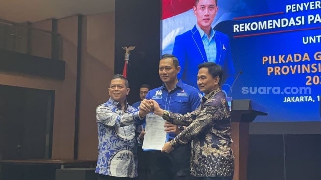 Resmi! AHY Beri SK Tanda Demokrat Dukung Andra Soni-Dimyati di Pilgub Banten