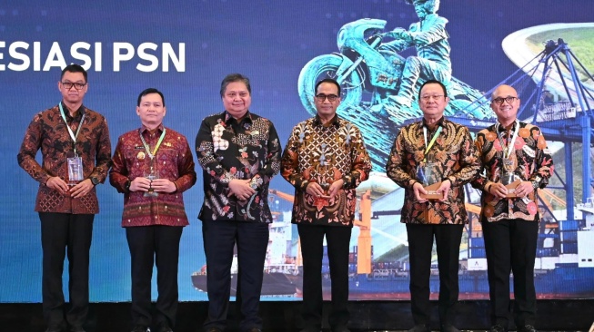 Rampungkan PSN Infrastruktur Kelistrikan Sesuai Target, PLN Terima Penghargaan dari Kemenko Perekonomian