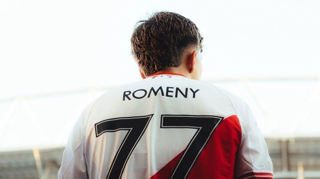 Penyerang keturunan Indonesia yang kini bermain untuk klub kasta teratas Liga Belanda (Eredivisie), FC Utrecht, Ole Romeny. [Dok. Instagram/@oleromeny]