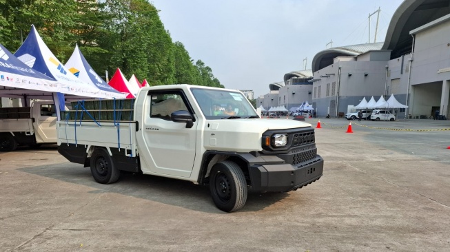 Mencoba Langsung Toyota Hilux Rangga di GIIAS 2024. (Foto: Suara.com/Manuel Jeghesta)