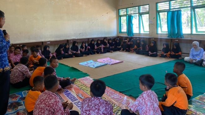 Puluhan Relawan Turun langsung ke sekolah-sekolah di Gunung kidul, hasil kolaborasi komunitas GSM dengan Milenial Bergerak Yogyakarta (Ist).