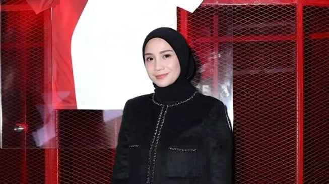 Potret Nagita Slavina berhijab (TikTok)