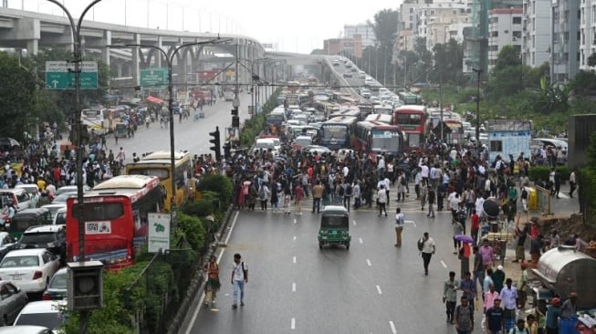 Api Kerusuhan Bangladesh Makin Membara, Korban Tewas Capai 187 Orang, Jam Malam Diperketat