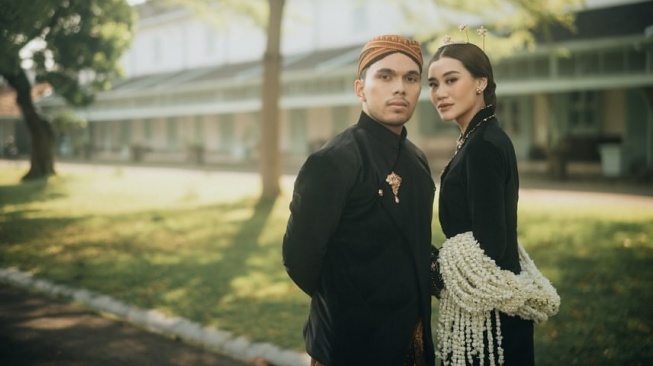 Aaliyah Massaid dan Thariq Halilintar prewedding di Pura Mangkunegaran (instagram/aaliyah.massaid)