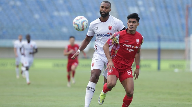 Striker Persis Solo, Ramadhan Sananta menunjukkan gestur permintaan maaf usai mencetak gol ke gawang PSM Makassar dalam matchday kedua Grup A Piala Presiden 2024 di Stadion Si Jalak Harupat, Soreang, Kabupaten Bandung, Senin (22/7/2024). [Dok Persis Solo]