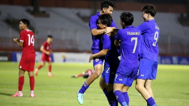 Timnas Thailand U-19 menunjukkan dominasi mereka di Grup C Piala AFF U-19 2024 dengan menumbangkan Brunei Darussalam U-19 dengan skor telak 6-0 di Stadion Gelora 10 November, Surabaya, Senin malam. (Antara)