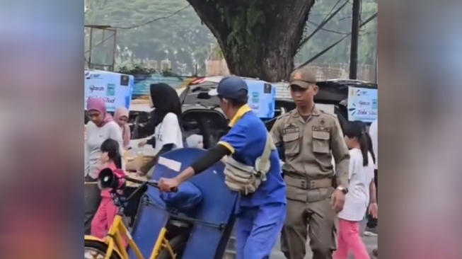 Viral Penjual Roti Diusir-Didorong Petugas Satpol PP Saat Jualan di CFD Medan