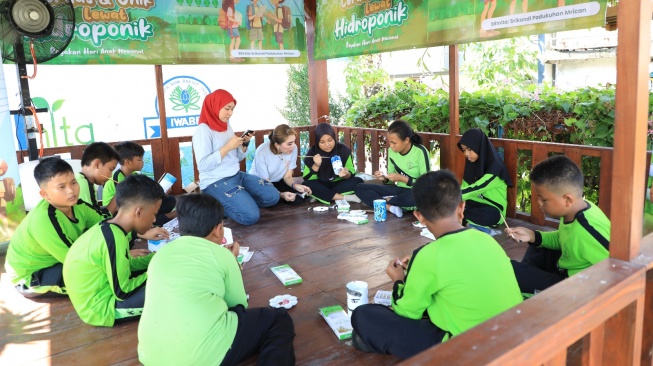 Cintai Lingkungan, BRI Ajak Anak SD Belajar Tanam Hidroponik