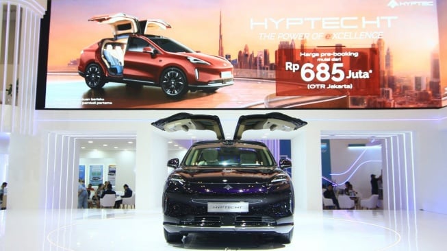 Brand Mobil Listrik Premium Hyptec HT yang Dibawa Aion Indonesia ke GIIAS 2024. (Foto: Suara.com/Manuel Jeghesta)