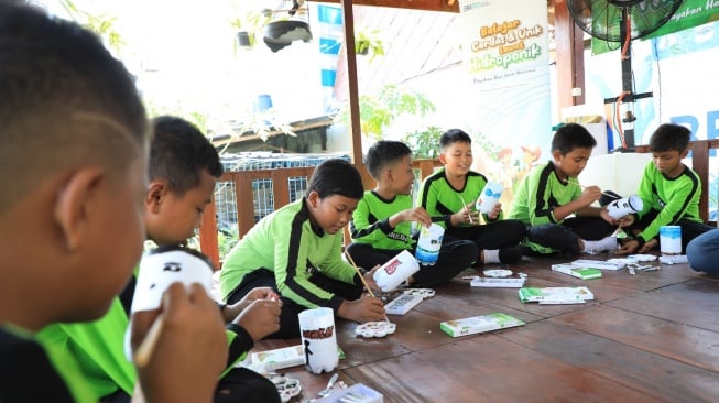 BRI Ajak Anak SD Belajar Tanam Hidroponik dalam Peringatan Hari Anak Nasional