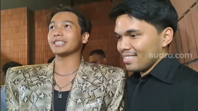 Thariq Halilintar dan sahabatnya,Muhammad Hakim ditemui di kawasan Petogogan, Jakarta Selatan. [Suara.com/Rena Pangesti]