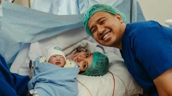 9 Artis Melahirkan Anak Pertama di 2024, Terbaru Clairine Clay