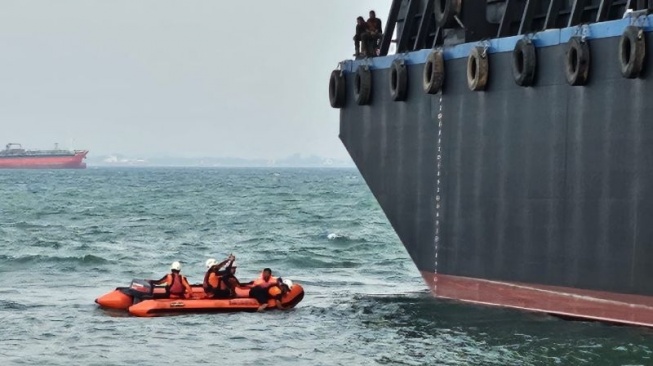 Pekerja Kapal Tugboat di Batam Jatuh ke Laut, Upaya Pencarian Terus Dilakukan