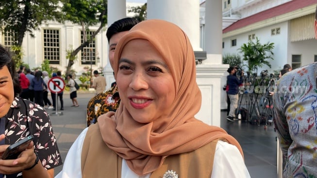 Ngaku Tetap Netral Meski Suami Maju Nyagub, Komisioner KPU Betty Epsilon Kutip Aturan Pemilu, Isinya Begini!