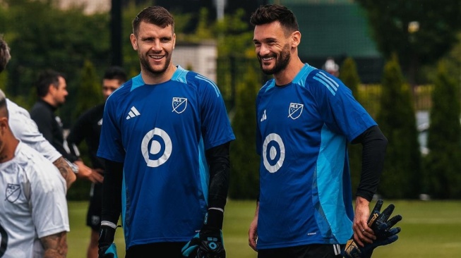 Maarten Paes akan saingan dengan Hugo Lloris dan Roman Burki. (Instagram/@maartenpaes).