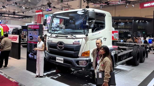 Hino Bawa Truk FM 280 JD Retarder Tingkatkan Keselamatan dan Efisiensi di Pertambangan