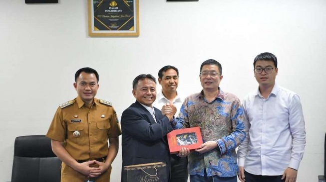 Pemda Provinsi Jabar Jajaki Kerja Sama Pembangunan TPPAS Cirebon Raya dengan Investor China