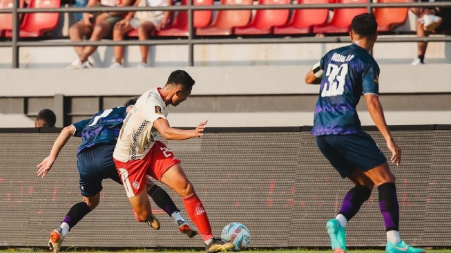 Duel Bali United vs Madura United dalam laga kedua Grup B Piala Presiden 2024 di Stadion Kapten I Wayan Dipta, Gianyar, Bali, Rabu (24/7/2024). [Dok. instagram/@baliunitedfc]