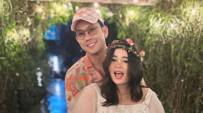 Potret Denny Sumargo dan Olivia Allan. (Instagram)