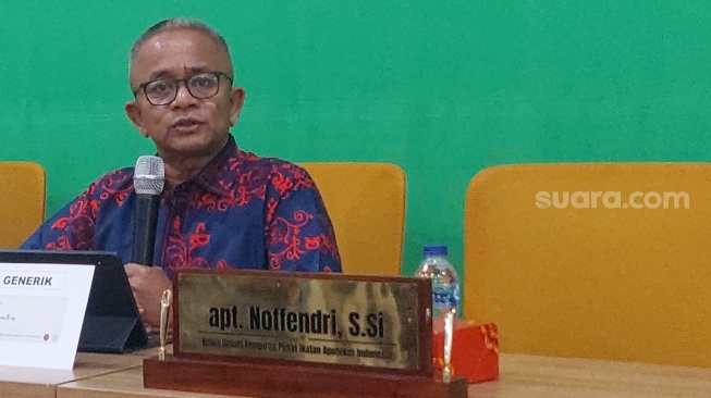 Ketua Umum Ikatan Apoteker Indonesia (IAI), Noffendri. (Suara.com/Lilis)