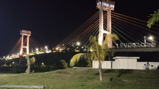 Banyak Remaja Berduaan hingga Larut Malam di Bawah Jembatan TASL, Warga: Satpol PP ke Mana?