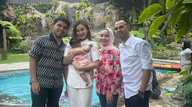 Potret Raffi Ahmad bersama Aaliyah Massaid dan Thariq Halilintar (Instagram/raffinagita1717)