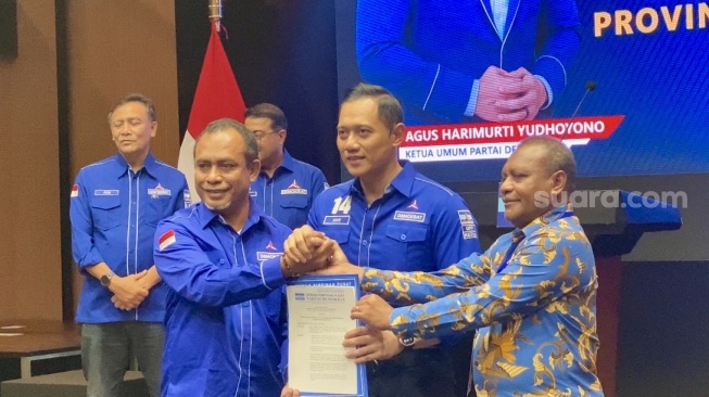 Resmi! Demokrat Usung Pasangan AFU-Petrus Di Pilkada Papua Barat Daya