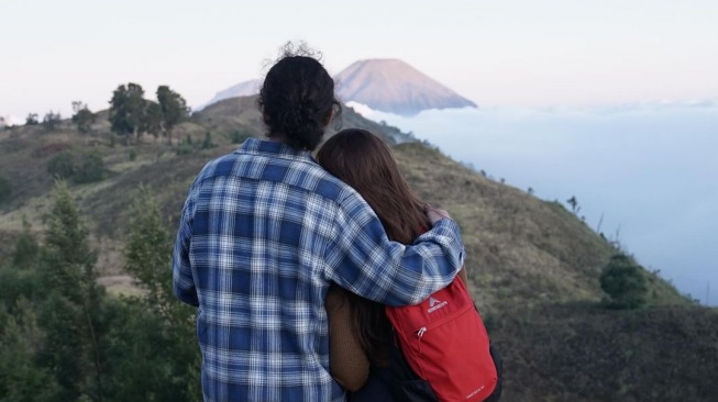 Potret Tissa Biani Naik Gunung Prau. (Instagram/tissabiani)