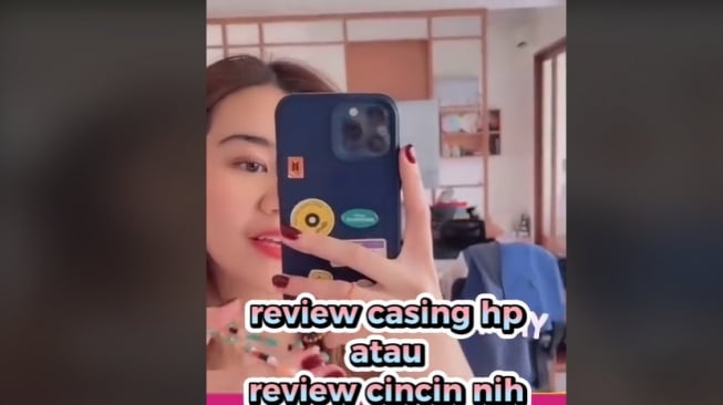 Aaliyah Massaid Bikin Konten Review Casing iPhone, Cincinnya Bikin Salah Fokus