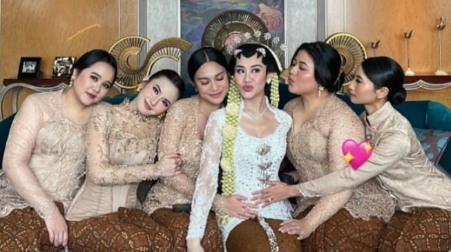 Mahalini vs Azizah Salsha saat Jadi Bridesmaid Aaliyah Massaid: Ada yang Mirip Kim Ji Won