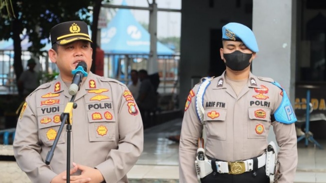 Wakapolres Metro Jakarta Utara memimpin apel besar di Terminal Tanjung Priok untuk membasmi aksi premanisme di kawasan tersebut pada Jumat (26/7/2024).ANTARA/HO-Polres Jakut