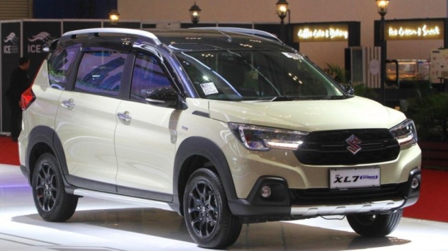 Suzuki New XL7 Hybrid yang dipamerkan pada pameran otomotif GAIKINDO Indonesia International Auto Show (GIIAS) 2024, di ICE BSD, Tangerang, Banten, Jumat (26/7/2024). (ANTARA/HO/PT SIS)