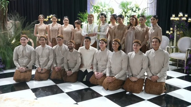 Banjir Visual Tampan dan Cantik, Ini 5 Potret Bridesmaid dan Groomsmen Thariq-Aaliyah: Memukau Pakai Busana Adat Jawa