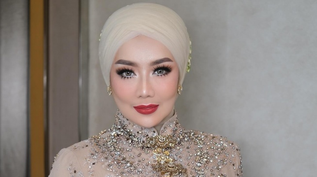 Make up Reza Artamevia di nikahan Aaliyah Massaid. [Instagram]