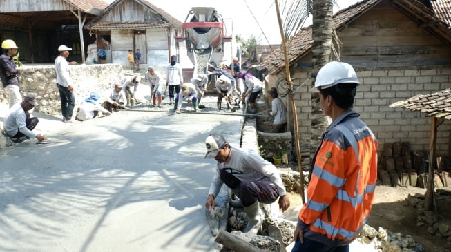 Dukung Percepatan Insfrastruktur, Semen Gresik Bangun Jalan Beton Senilai Rp1,55 Miliar di Desa Tegaldowo Rembang