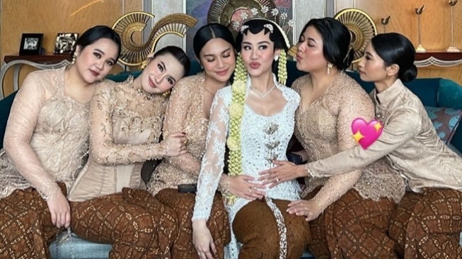 9 Adu Gaya Bridesmaid dan Groomsmen Akad Nikah Thariq Halilintar dan Aaliyah Massaid